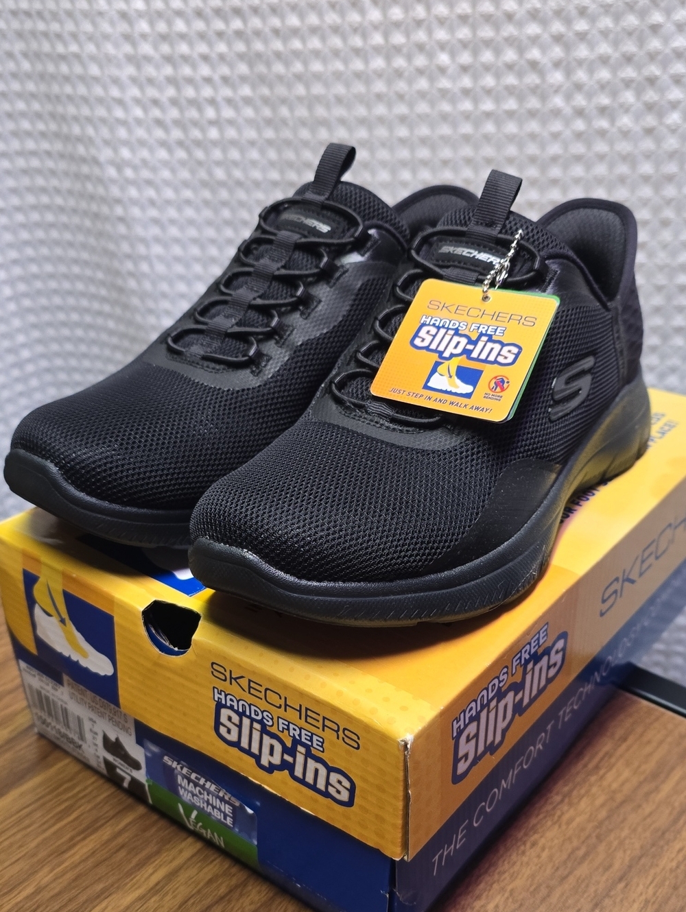 NWT Skechers Slip-Ins Womens Summits Sneakers Black Size 7